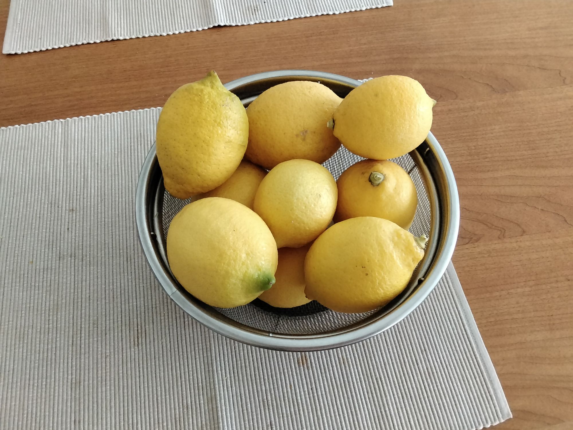 収穫したレモン